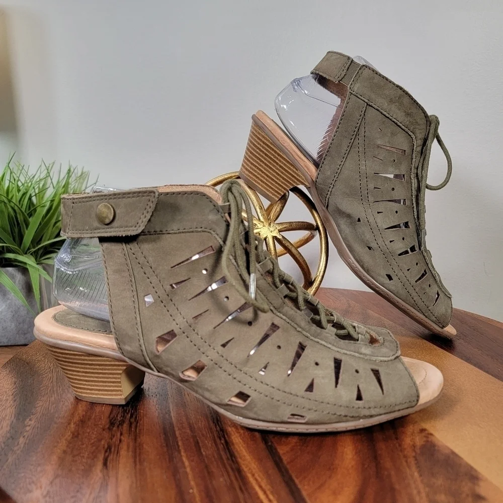 Earth Olive Green Leather Heeled Sandals Oerforated Design Lace up Size 9 D Wide